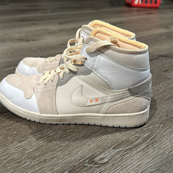 Air Jordan 1 Mid SE “Inside Out” - Picture 4 of 7